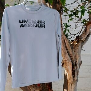 Under armour headgear boy shirt size YSM color grey